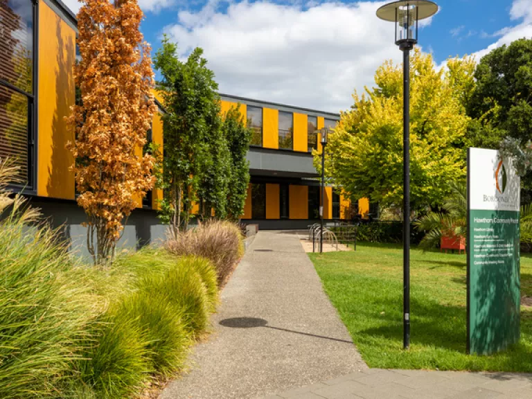 A path leading to Hawthorn Library