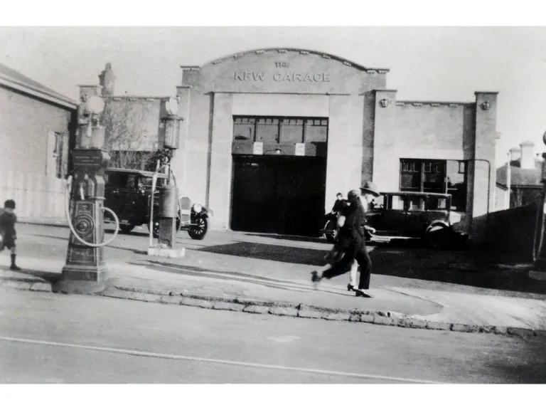 An art deco car garage with a sign saying Kew Garage