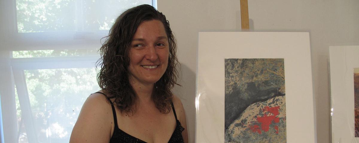 Boroondara Arts volunteer Roza Ganser poses by a painting