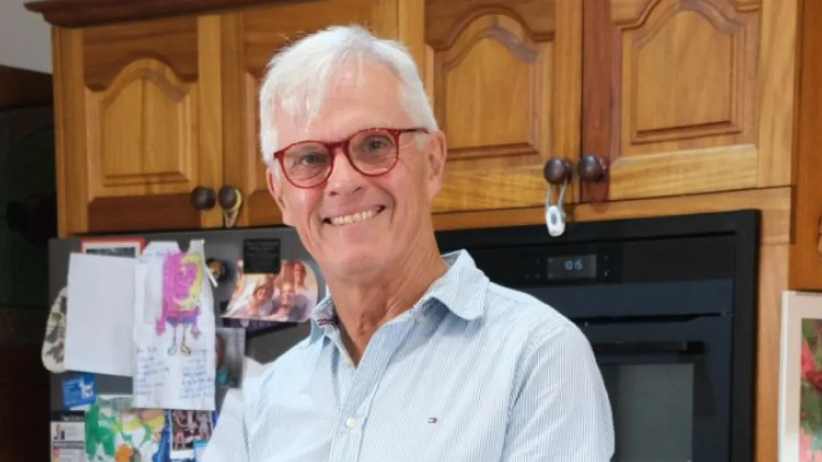 A Boroondara Cooks volunteer in the kitchen