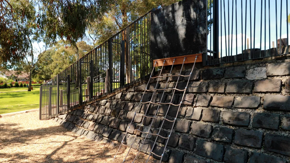 a bluestone wall with a climbing grid laid on top