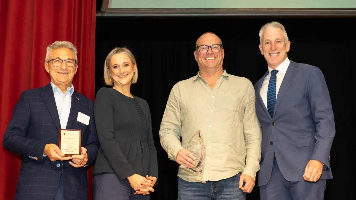 Mayor Sophie Torney and Australian cricketer Damien Fleming with 2 men holding trophies