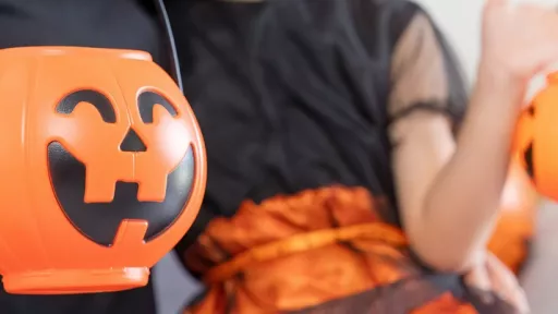 Someone holding pumpkin halloween lanters